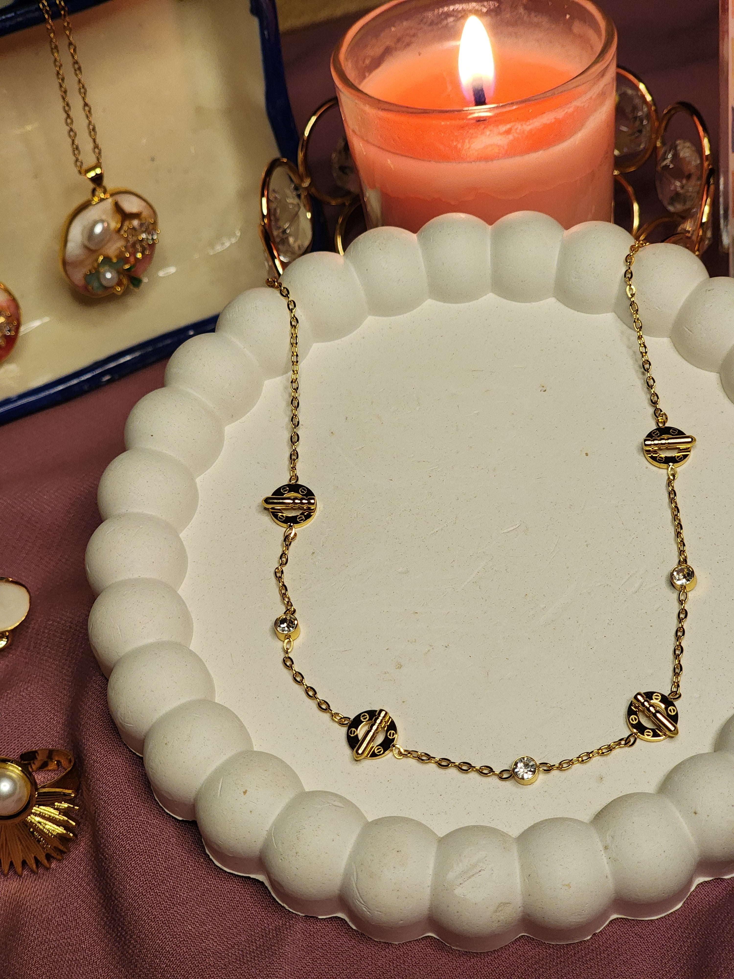 Gold Toogle station necklace