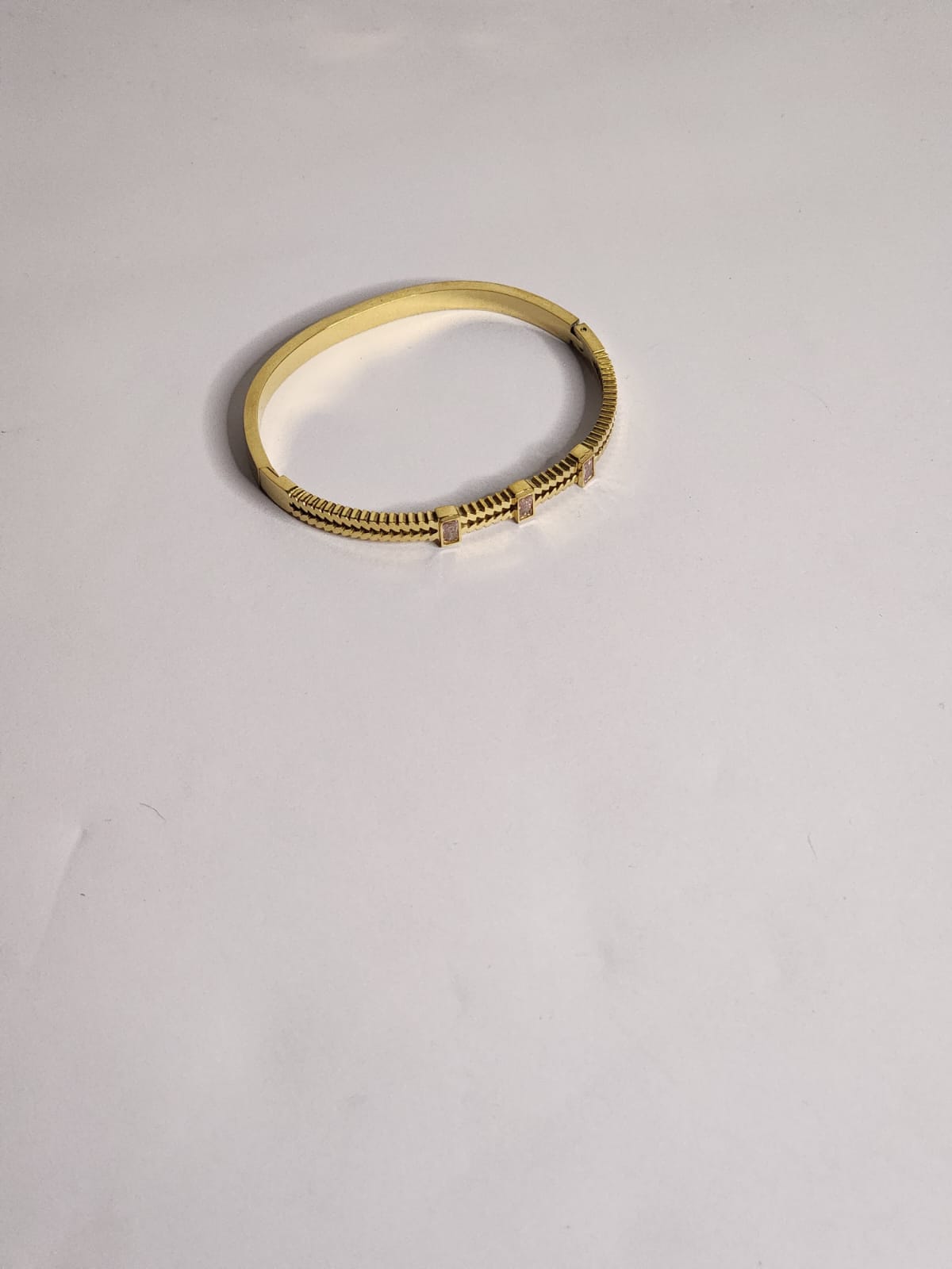 Ribbed Spine Pavé Bar Bangle